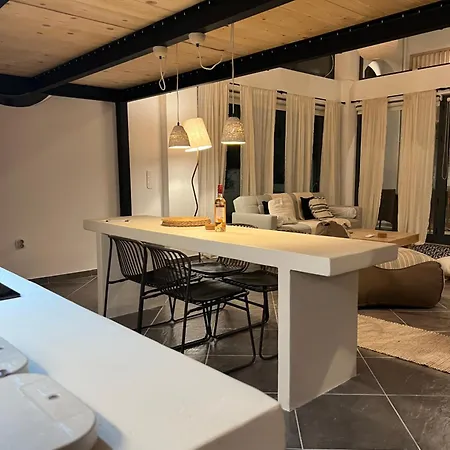 Evas Urban Loft 1 Close To Pythagoreio *