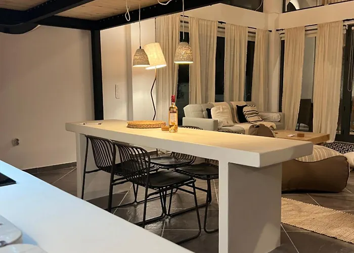 Evas Urban Loft 1 Close To Pythagoreio *